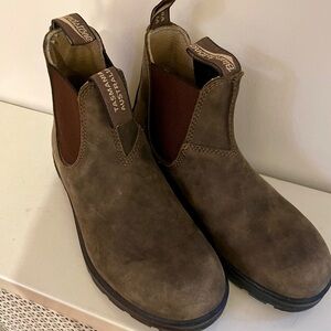 Blundstone Classic 550s. Size AU 4, US W 7.